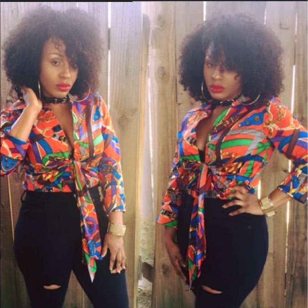 Beautiful multicolored blouse with tie 💚